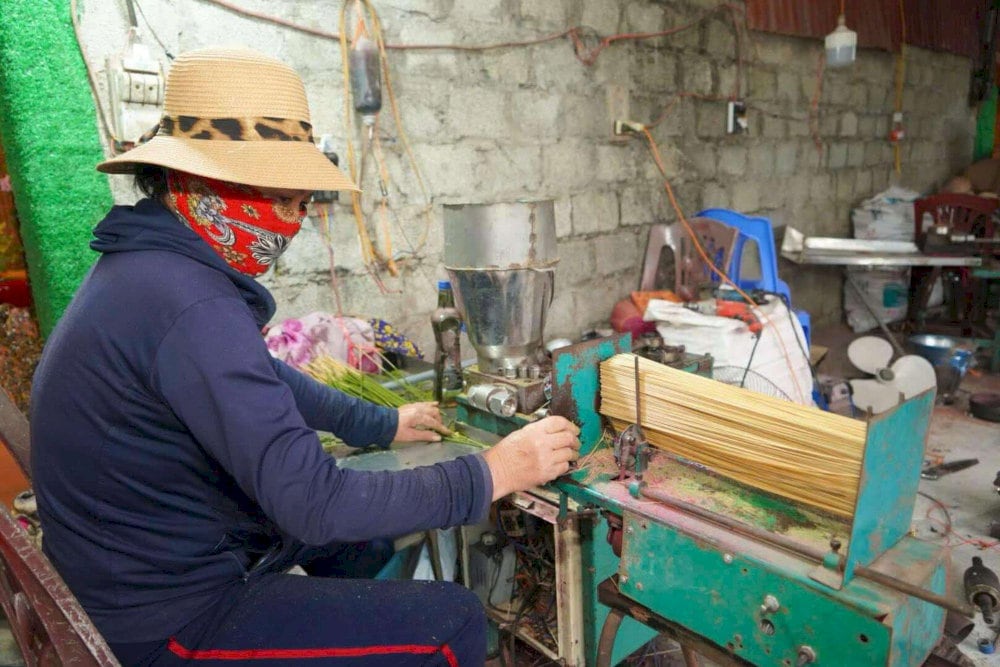 Artisans at Quang Phu Cau Incense Village uphold traditional incense-making methods
